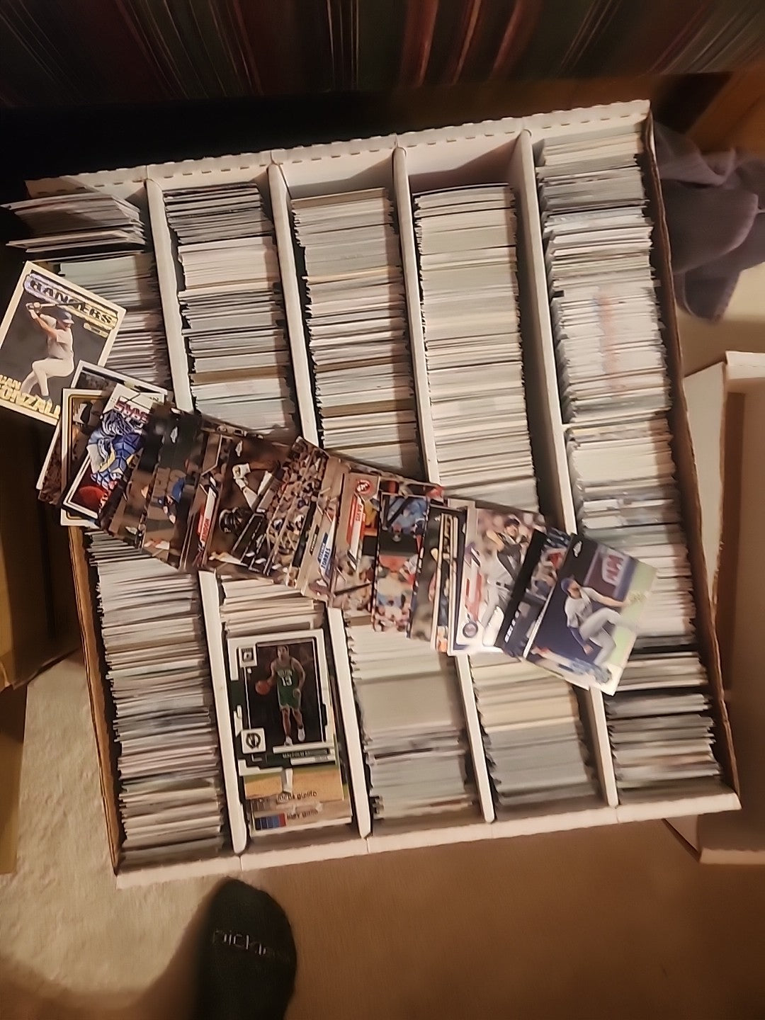 HUGE SPORTS CARD LOT! Thousands Of Cards Mixed Sports Full Medium Flat Rate Box